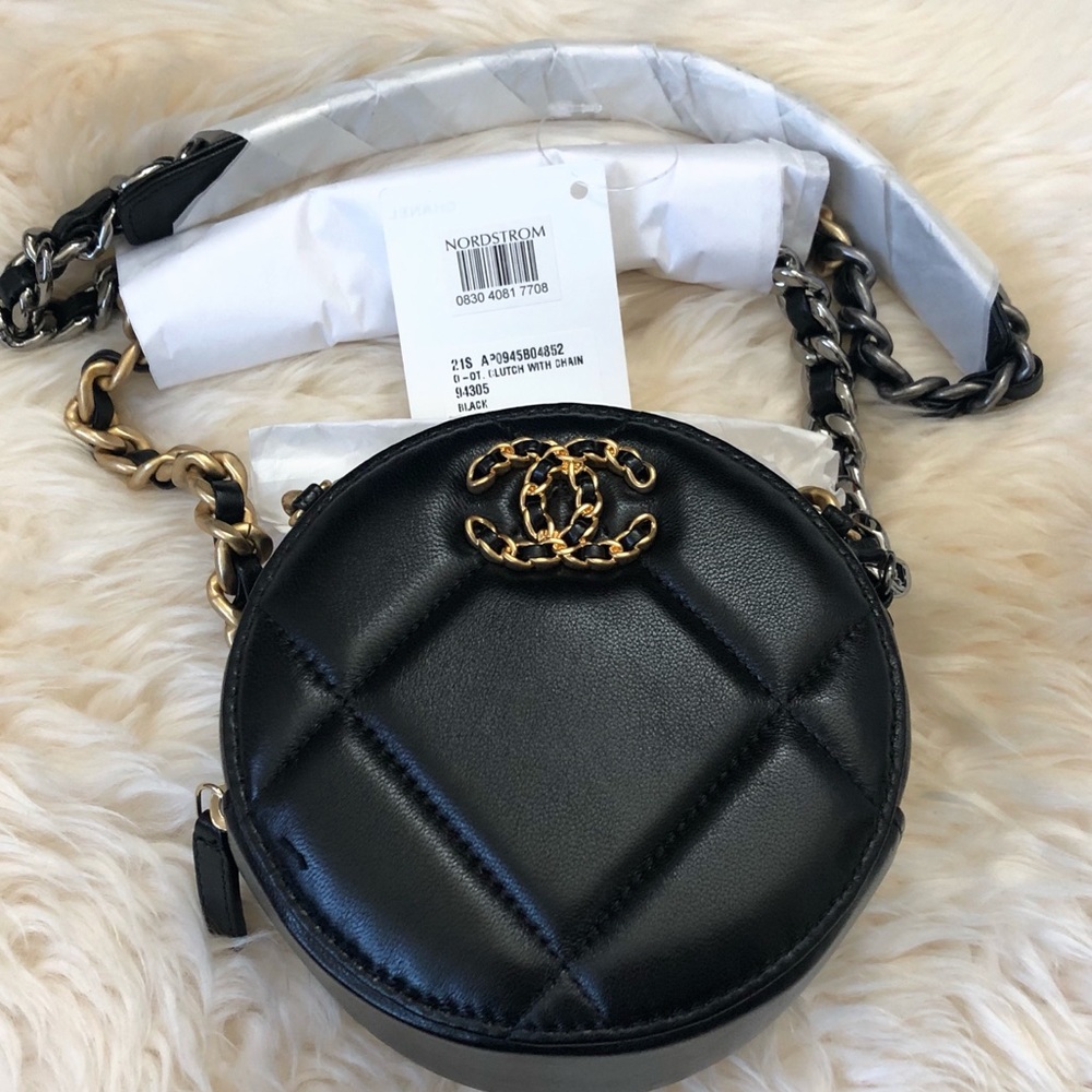 Chanel | 21S 19 Round Clutch with Chain - GHW - Picture 1 of 3